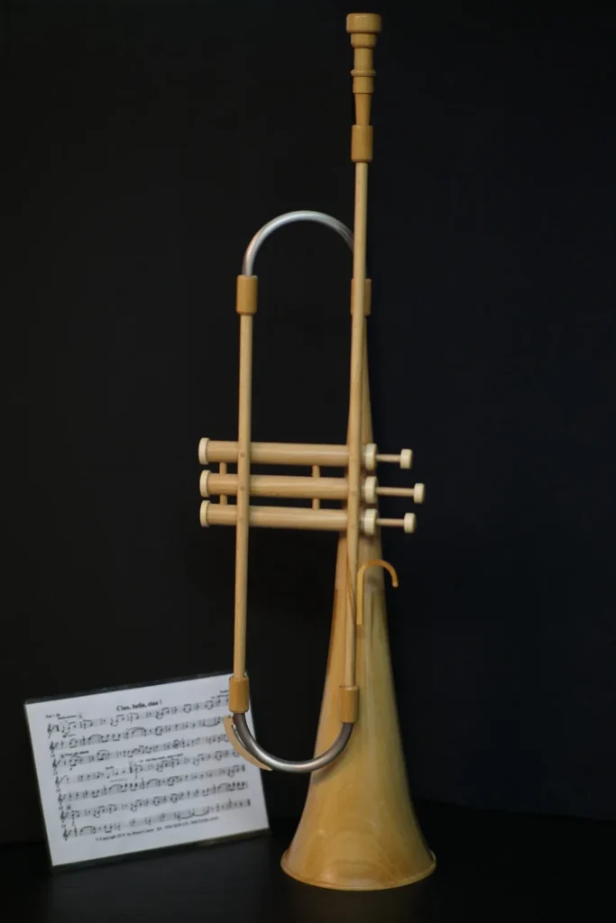 Trompette décorative en bois